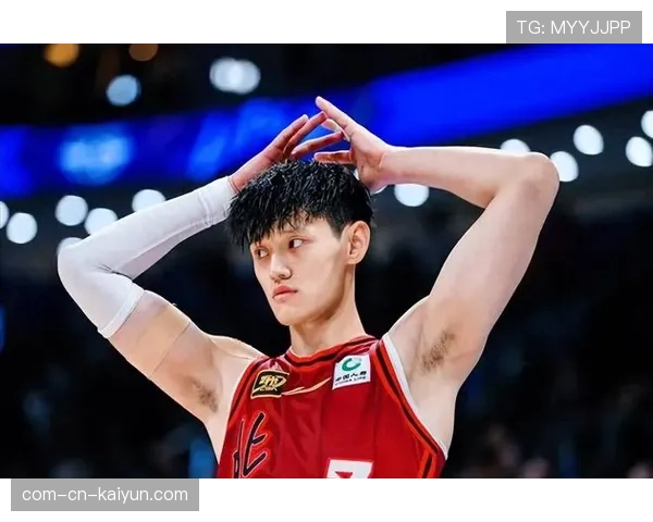 曾凡博膝部积水持续缺阵 球队谨慎对待年轻核心伤病 曾凡博膝部积水持续缺阵 球队谨慎对待年轻核心伤病